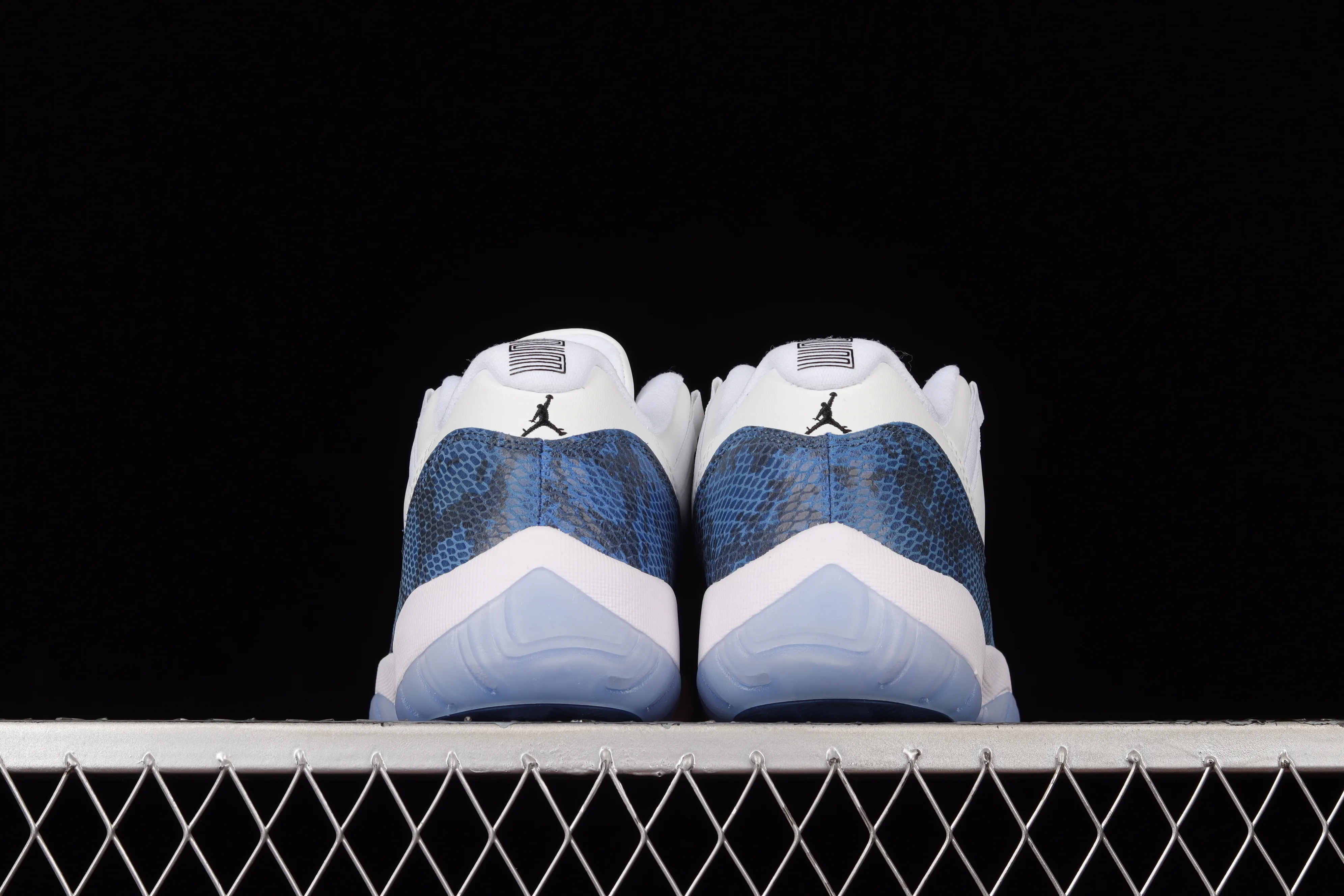 All categories Air Jordan Jordan series basketball shoes Air Jordan 11 F version Air Jordan 11 Low SE Snakeskin AJ11 Joe 11 blue snake pattern genuine carbon CD6846-102